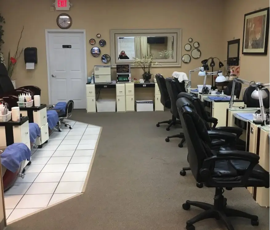Best Nails – 2745 S 108th St, Milwaukee, WI 53227 Inside3 Best Nails – 2745 S 108th St, Milwaukee, WI 53227 Inside (view 3)