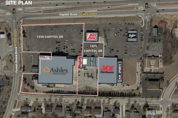 Pewaukee Plaza (view 9) - commercial property managed by MarQi Co.