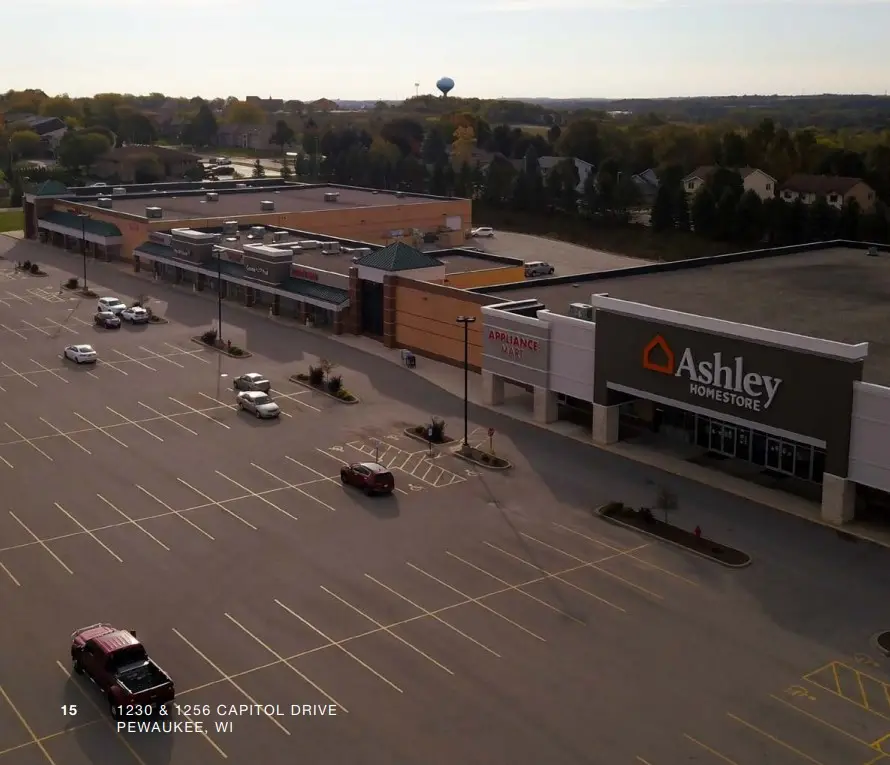 Pewaukee Plaza (view 12) - commercial property managed by MarQi Co.