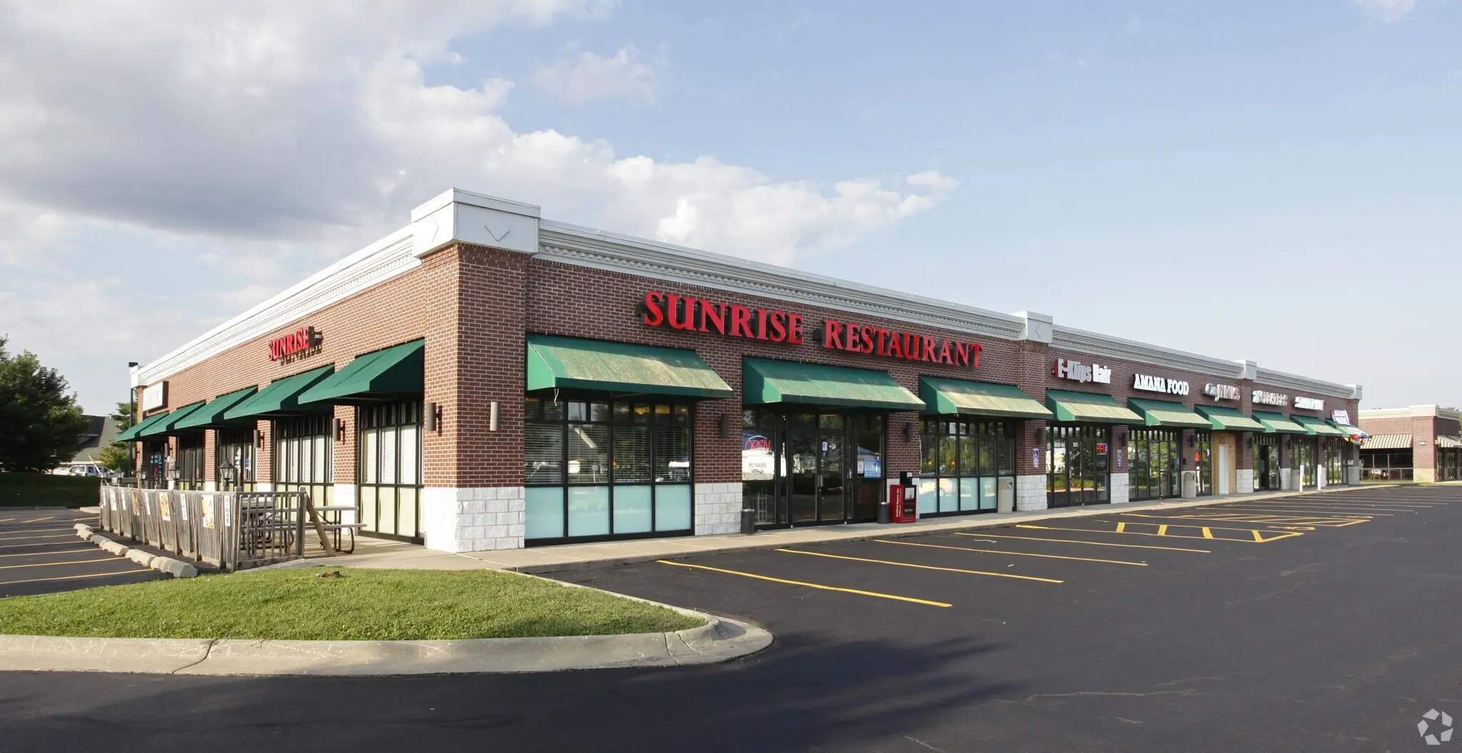 Wansford Retail Plaza exterior (view 2) - commercial property managed by MarQi Co.