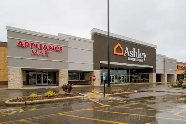 Pewaukee Plaza